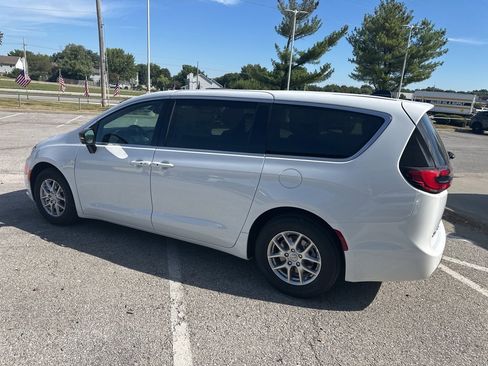 New 2026 Chrysler Pacifica Select image 20