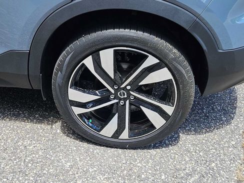 Used 2023 Volvo XC40 B5 Plus w/ Protection Package Premier AWD/4WD image 3