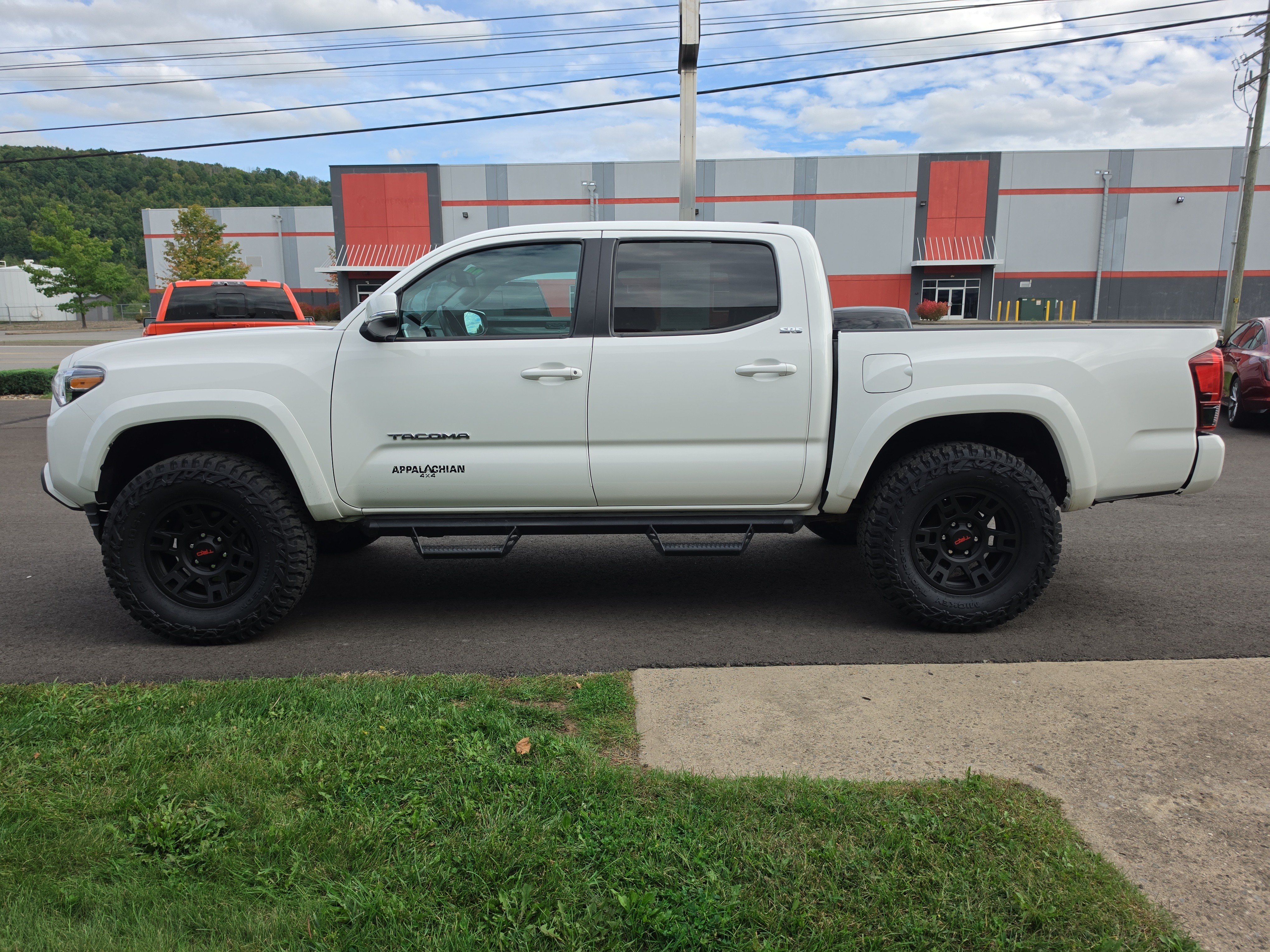 Used 2022 Toyota Tacoma SR5 w/ Technology Package AWD/4WD image 5