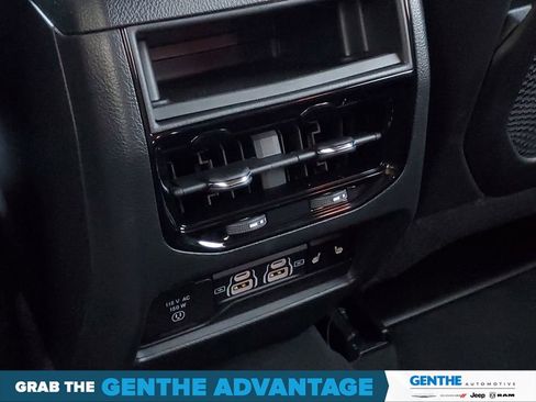Certified 2024 Jeep Grand Cherokee Limited AWD/4WD image 28