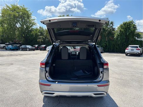 Used 2023 Mitsubishi Outlander SE image 46