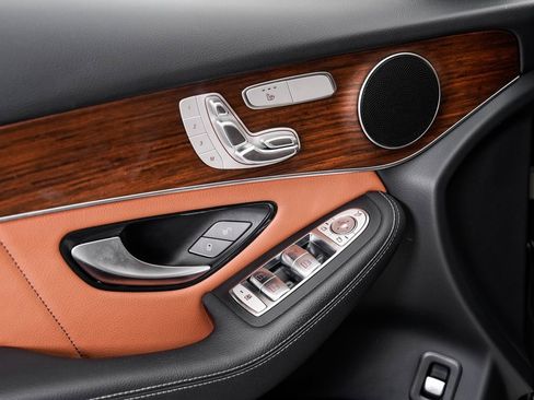 Used 2021 Mercedes-Benz GLC 300 image 7