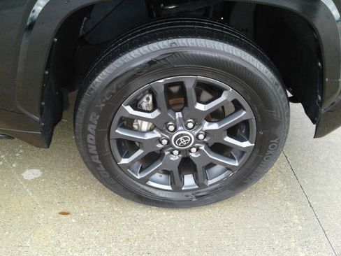 Used 2023 Toyota Tundra Platinum image 9