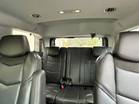 Used 2018 Cadillac Escalade Luxury image 13