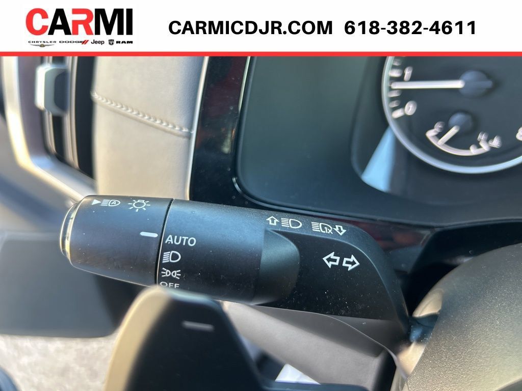 Used 2023 Nissan Pathfinder SL AWD/4WD image 17