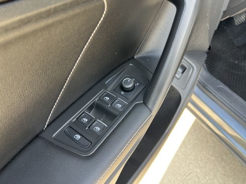 Certified 2022 Volkswagen Tiguan SE FWD image 14