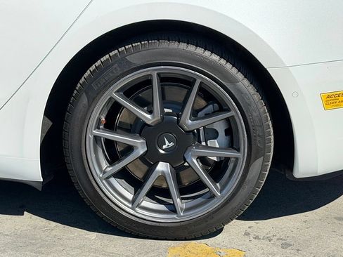Used 2022 Tesla Model 3 Long Range AWD/4WD image 3