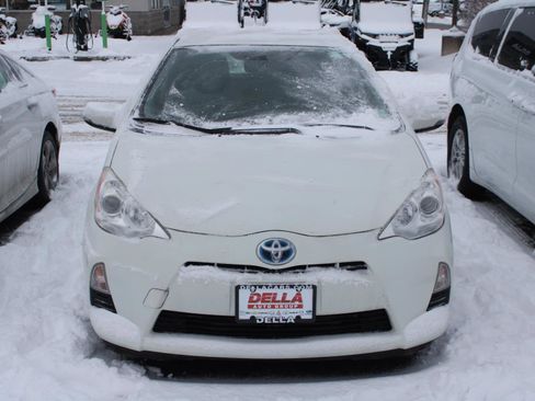 Used 2014 Toyota Prius C One image 2
