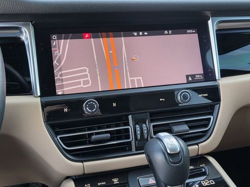 Used 2024 Porsche Macan image 17