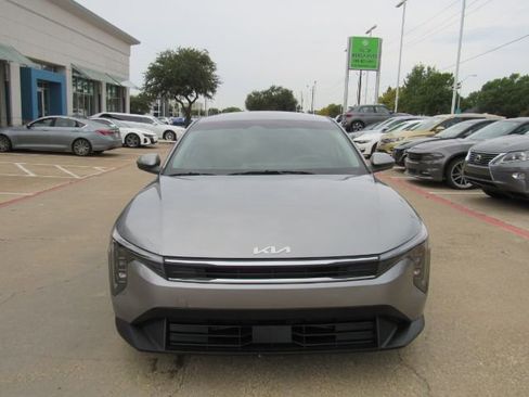 Used 2025 Kia K4 LXS image 2