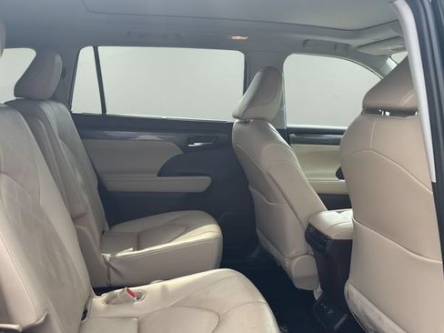 Used 2021 Toyota Highlander Platinum AWD/4WD image 15
