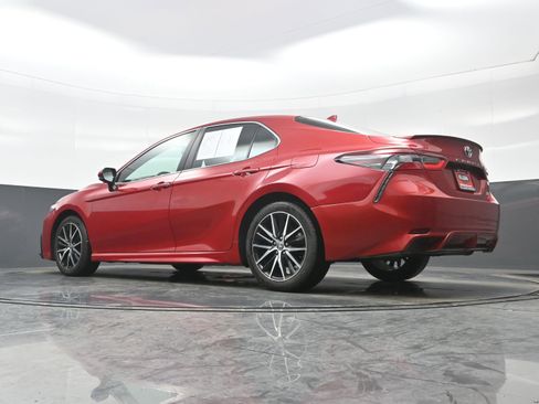 Used 2023 Toyota Camry SE image 29