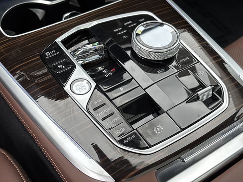Used 2026 BMW X7 xDrive40i AWD/4WD image 17