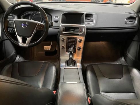 Used 2018 Volvo S60 T5 Inscription image 14