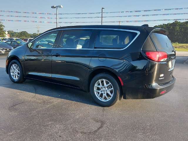 Used 2024 Chrysler Voyager LX FWD image 5