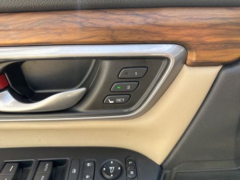 Used 2017 Honda CR-V Touring image 10