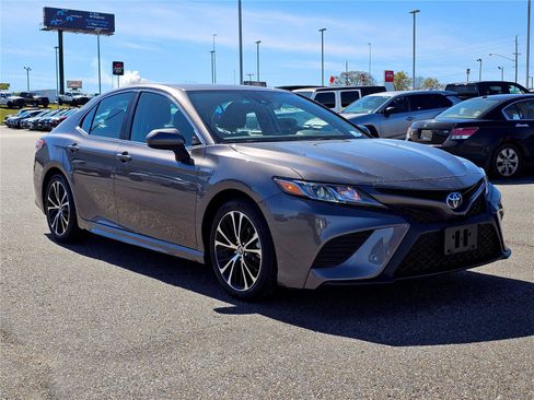 Used 2020 Toyota Camry SE FWD image 5