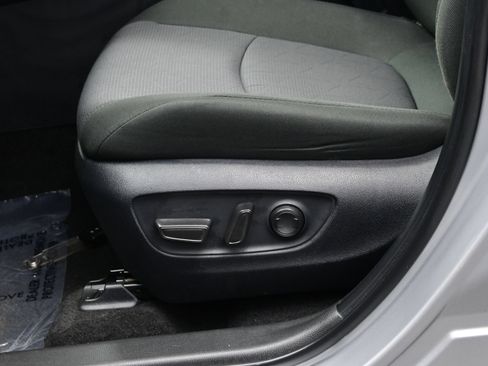 Used 2025 Toyota RAV4 XLE AWD/4WD image 11