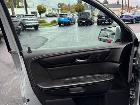 Used 2015 Chevrolet Traverse LT image 9