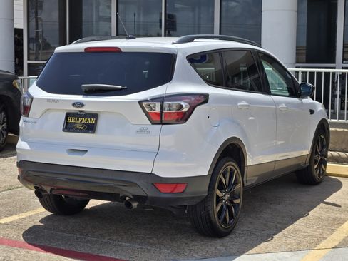 Used 2017 Ford Escape SE w/ Equipment Group 201A FWD image 4