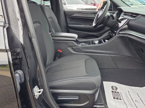 Used 2025 Jeep Grand Cherokee L Laredo RWD image 16