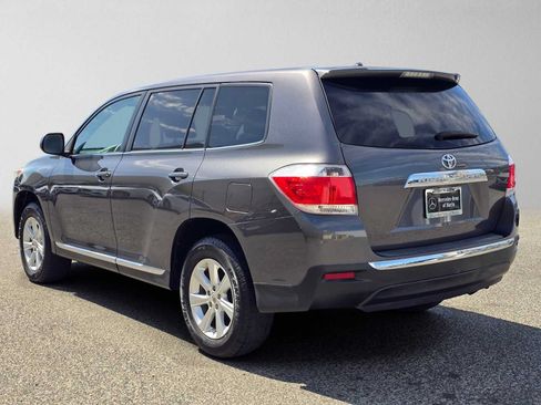 Used 2011 Toyota Highlander 2WD w/ Tow Pkg image 5