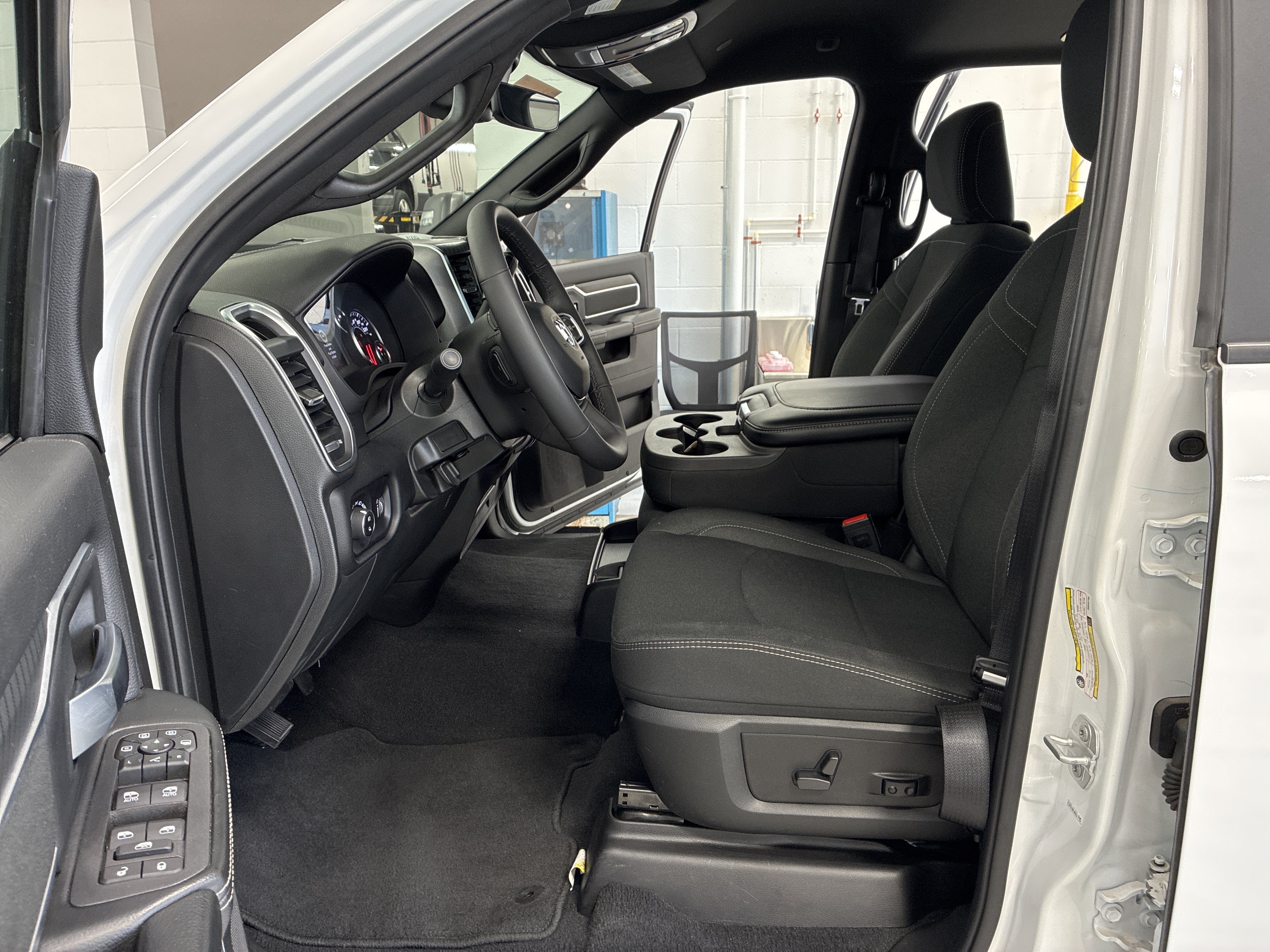 Certified 2025 RAM 2500 Big Horn AWD/4WD image 15