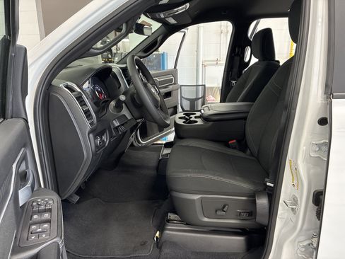 Used 2025 RAM 2500 Big Horn AWD/4WD image 15