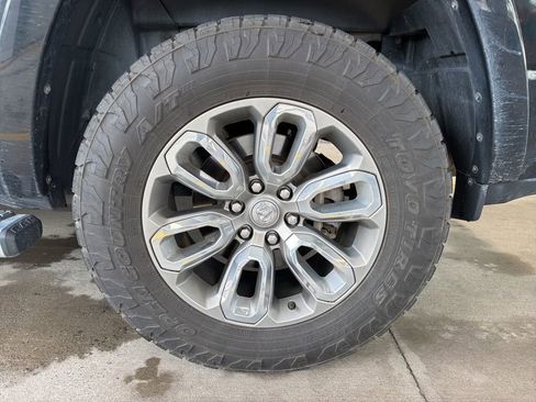 Used 2021 RAM 1500 Laramie AWD/4WD image 9