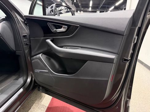 Used 2018 Audi Q7 3.0T Prestige AWD/4WD image 35