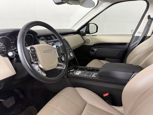 Used 2018 Land Rover Discovery SE AWD/4WD image 16