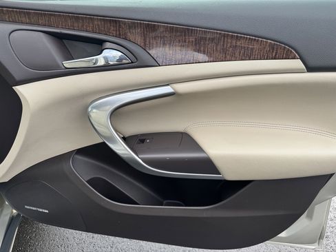 Used 2013 Buick Regal Premium image 28