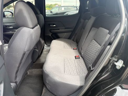 Used 2025 Nissan Kicks SV AWD/4WD image 15