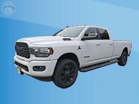 Used 2022 RAM 3500 Big Horn w/ Night Edition AWD/4WD image 10