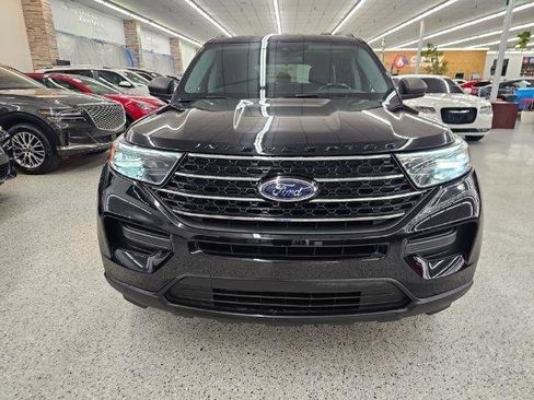 Used 2020 Ford Explorer XLT image 2