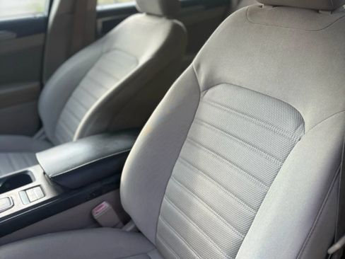 Used 2019 Ford Fusion SE image 13