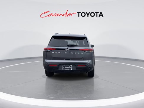 Used 2024 Nissan Pathfinder SV image 7