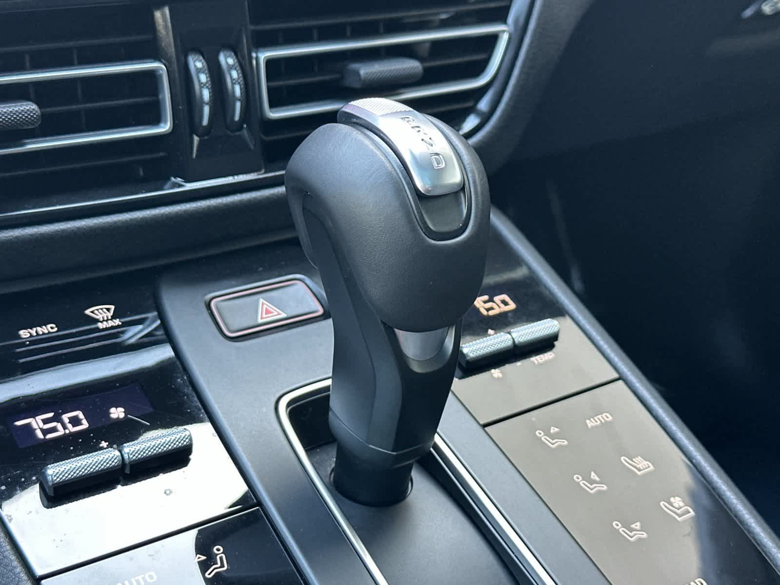 Certified 2025 Porsche Macan AWD/4WD image 24