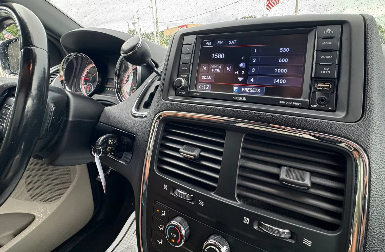Used 2019 Dodge Grand Caravan SXT FWD image 19