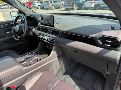Used 2025 Honda Pilot Black Edition image 33