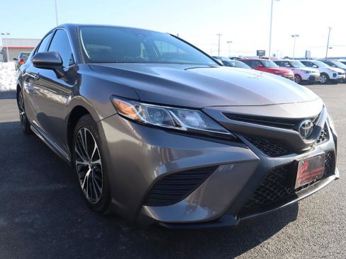 Used 2019 Toyota Camry SE w/ Carpet Mat Package image 26