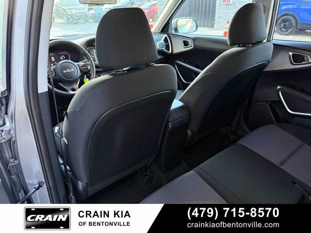 Used 2025 Kia Soul LX w/ LX Technology Package FWD image 26
