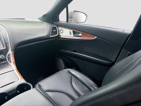Used 2019 Lincoln Nautilus Reserve w/ Ultimate Package FWD image 24