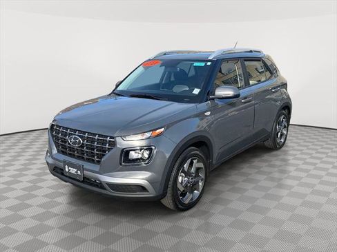 Certified 2024 Hyundai Venue SEL image 3