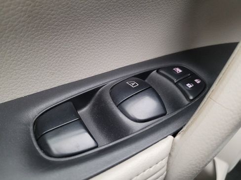 Used 2019 Nissan Rogue Sport SV image 27