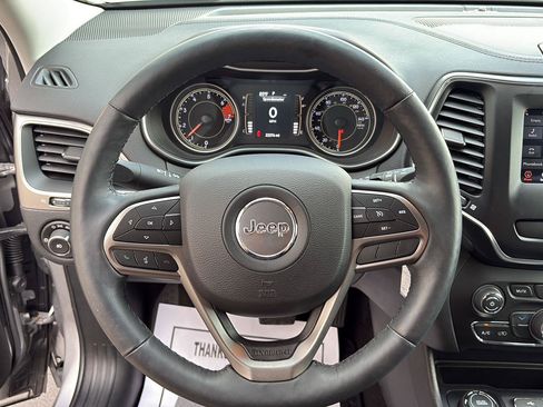 Used 2019 Jeep Cherokee Latitude w/ Cold Weather Group AWD/4WD image 8