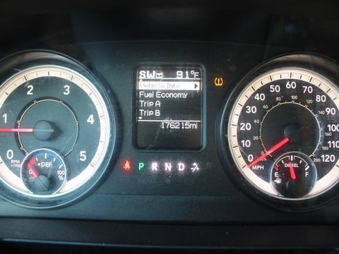 Used 2016 RAM 2500 SLT image 33