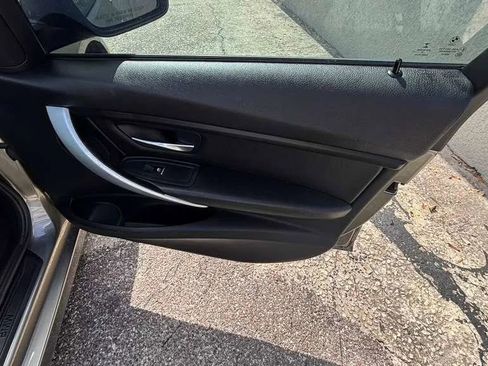 Used 2017 BMW 320i Sedan RWD image 18