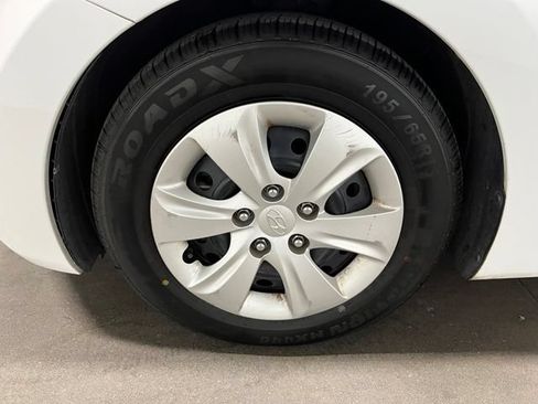 Used 2016 Hyundai Elantra SE FWD image 28