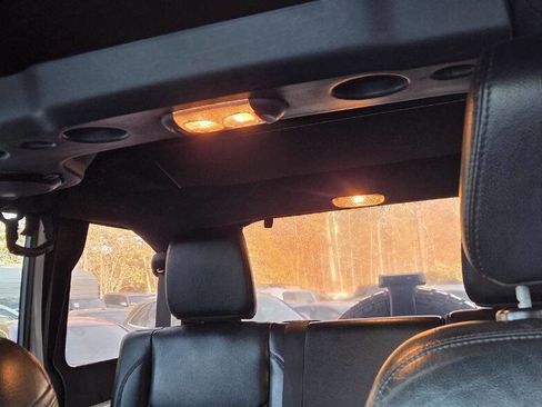 Used 2014 Jeep Wrangler Unlimited Sahara image 19